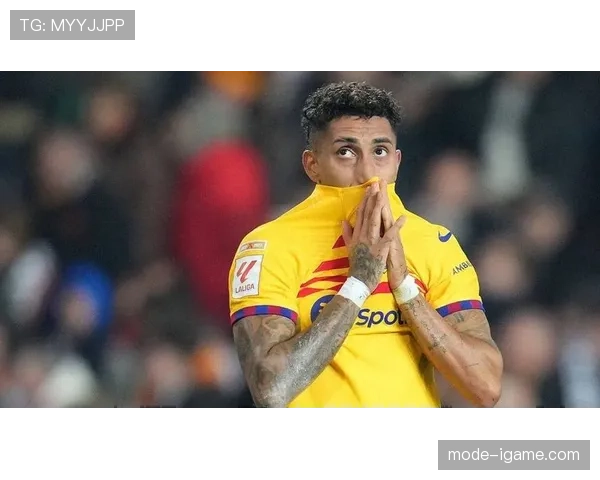 拉菲尼亚拒绝沙特高薪邀请，选择留在欧洲争取更多机会的决策引发关注