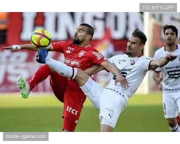 里昂边路进攻 里昂边路进攻