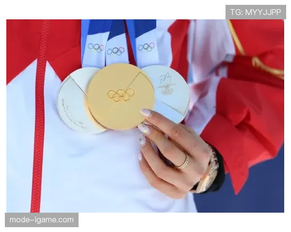 谷爱凌家的冰箱贴都是金牌形状的？